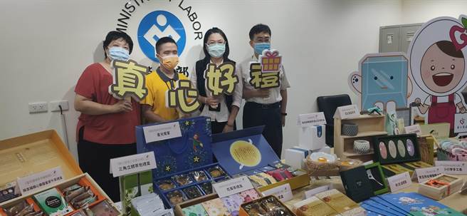 只要持振兴五倍券到劳动部辅导的多元培力单位、创业贷款初期店家及庇护工场等处消费，劳动部加码送50％的优惠额度，意谓5000元振兴券可以换购7500元的商品。（报系资料照）