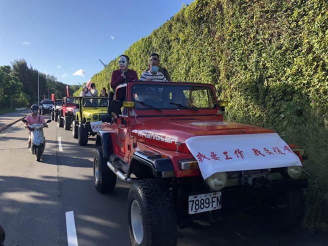 八大復业独漏酒店、舞厅，业者上街抗议。（杨亚璇摄）