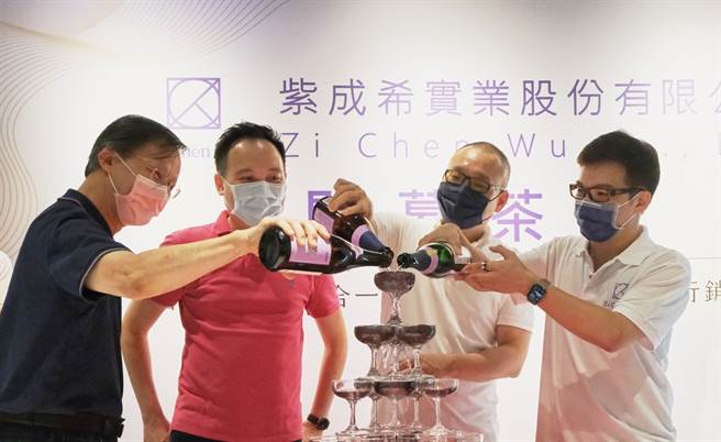 图片左起：总顾问吴金德、顾问彭子豪、总经理锺丰仁与董事长巫奉圣。/紫成希实业股份有限公司提供