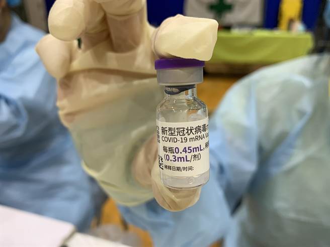 中央第10期接种加开BNT疫苗，台中市规划于10月13日加开42处快打站为民眾施打第一剂BNT疫苗。（冯惠宜摄）