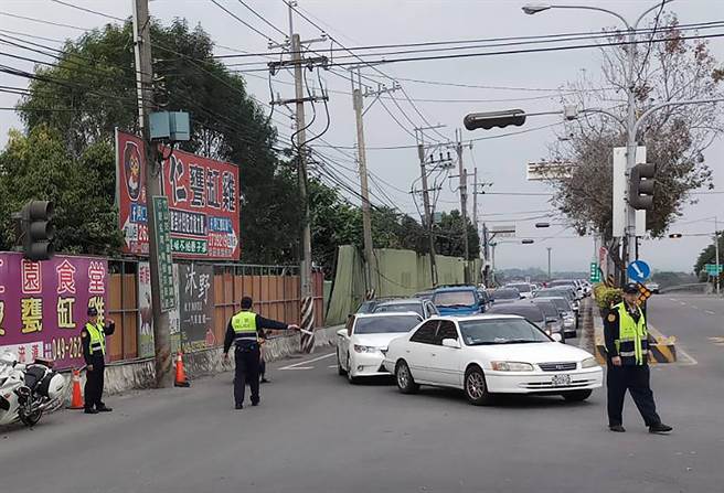 預期國慶連假，交通壅塞，南投縣警局交通分隊，將將於主要省道及重要路口規劃95處交通疏導崗，加派警民力進行疏導。（南投縣警局提供／黃國峰南投傳真）