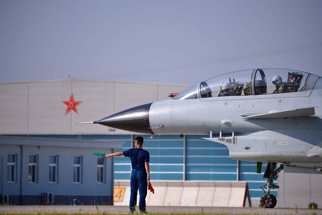 印媒指出，大陆战机必要时可能进驻邻近的巴基斯坦吉尔吉特－巴尔蒂斯坦，削弱印度的地利优势。图为大陆歼10。（图／新华社）