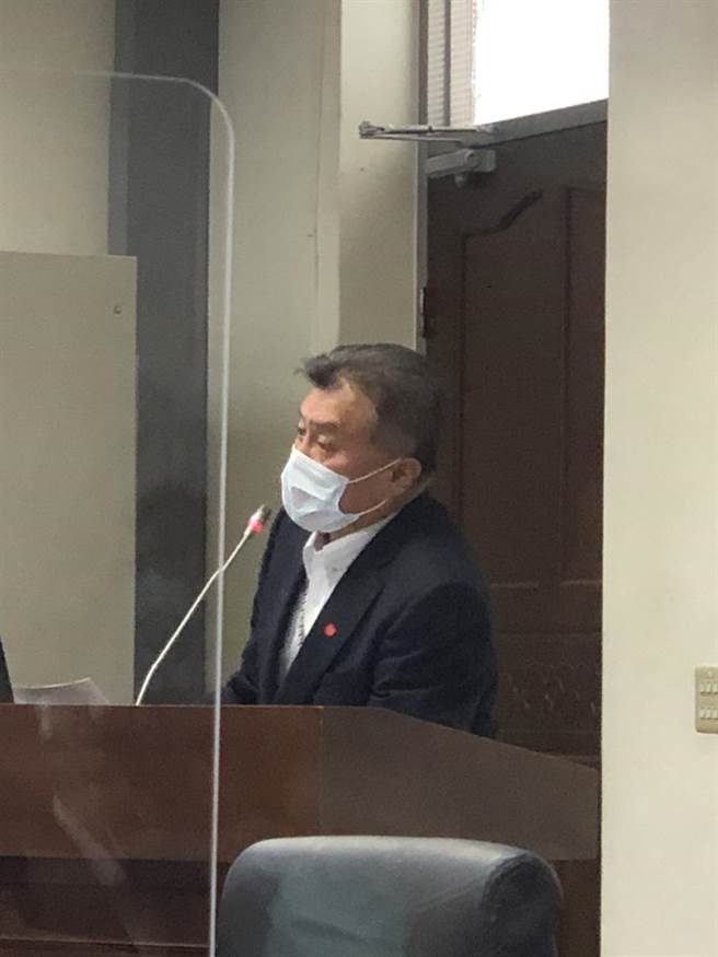 台積電小股東提出假處分聲請，禁止提供資料給外國客戶，今天國民黨立委孔文吉在立院不滿質問經濟部長王美花，「妳到底是美國政府官員？還是中華民國政府官員？」(圖／王玉樹攝)