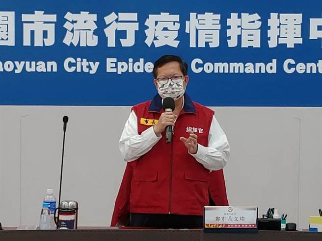 桃園市長鄭文燦6日上《寶島全世界》接受鄭弘儀專訪，推測2022台北市長藍白合作機會不大。(蔡依珍攝)
