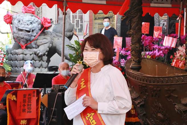 嘉義市長黃敏惠特別感謝文財殿及所屬文通慈善會，自92學年度起，慷慨捐助弱勢學生午餐費。（嘉義市政府提供／呂妍庭嘉義傳真）