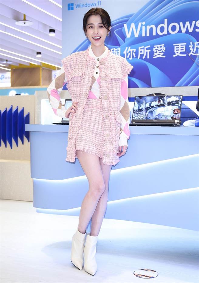 邵雨薇出席活动，预告将在年底推新书。（陈俊吉摄）