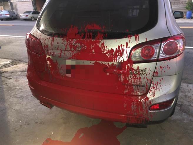 恶房客积欠房租攻击房东还放狗咬人房屋出租处今再遭人泼红漆。(翻摄照片／吕筱蝉桃园传真)