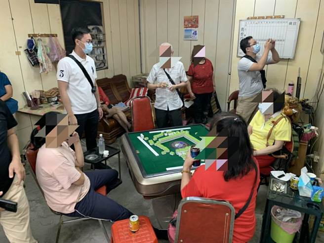 桃警破麻將職業賭場，逮17人、扣賭資39萬。（翻攝照片／蔡依珍桃園傳真）