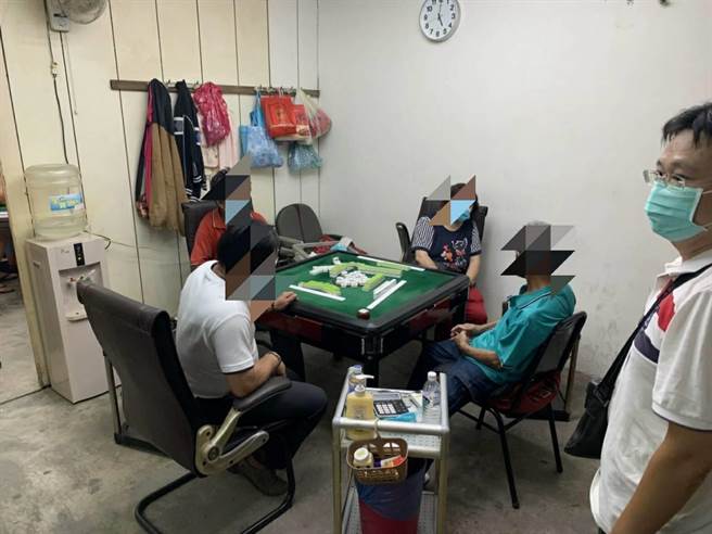 桃警破麻將職業賭場，逮17人、扣賭資39萬。（翻攝照片／蔡依珍桃園傳真）