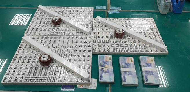 桃警破麻將職業賭場，逮17人、扣賭資39萬。（翻攝照片／蔡依珍桃園傳真）