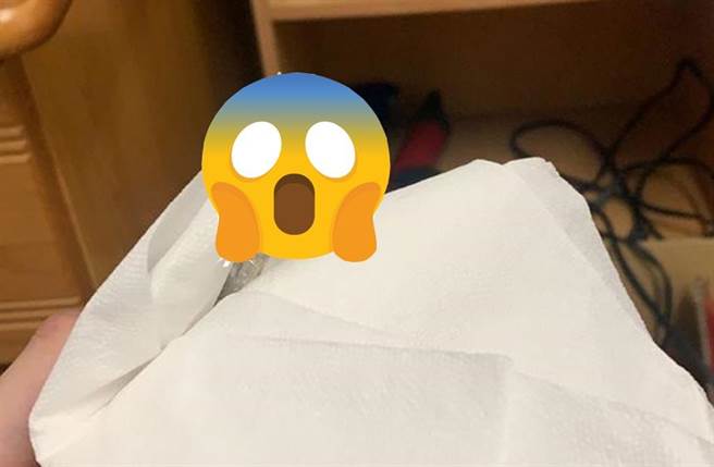 男大生半年没回租屋处，床底竟扫出1具「乾尸」让他吓坏。（翻摄Dcard）