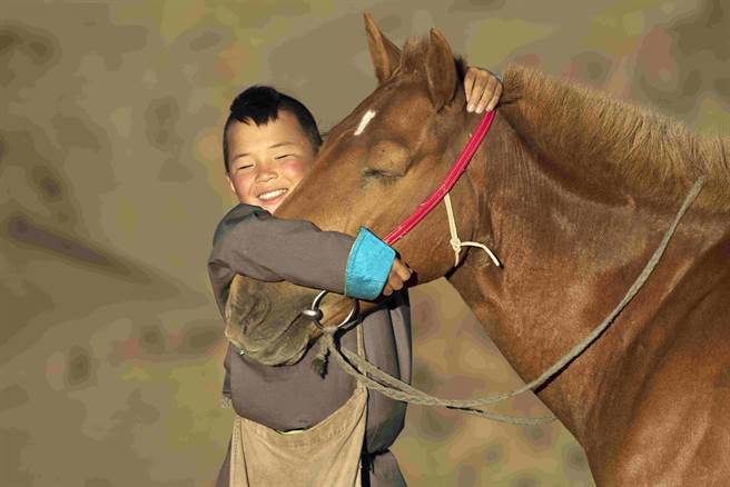 曾代表蒙古國角逐奧斯卡最佳國際電影的《男孩與馬》。（海鵬影業提供）