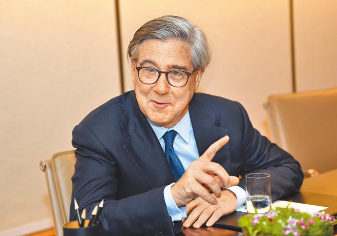 《南华早报》披露，前高盛总裁约翰‧桑顿早在今年1月就密访北京，会见王岐山、杨洁篪等中共高官。图为2015年9月桑顿在北京接受採访。（新华社）