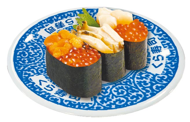 凭五倍券至藏寿司，消费满额拿「KURA托特包」。（藏寿司提供）