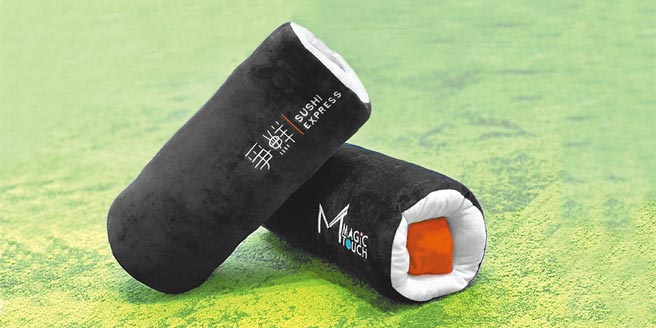 凭五倍券至争鲜消费，满额可加购细卷抱枕。（争鲜提供）