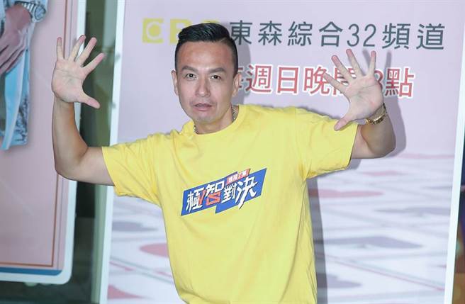 小钟闯荡演艺圈超过20年， 在歌唱或主持领域都有亮眼成绩。（图／中时资料照）