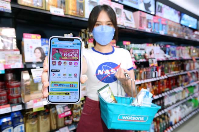 屈臣氏庆双10，下杀42折起。（屈臣氏提供）