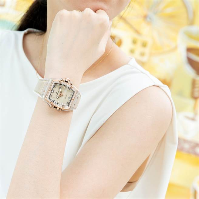 女人挑腕表，不仅挑品牌、功能和表盘设计，还挑表盘和表带的顏色，不仅顏色要百搭时尚，还得衬肤色。（宇舶表HUBLOT提供）