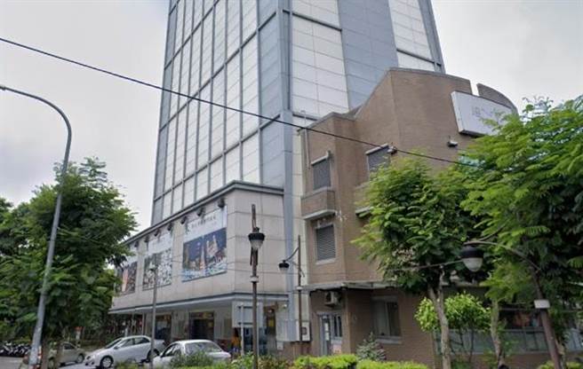 新庄思贤停车塔配重铁块突坠落，检修员遭爆头惨死身首分离。(叶书宏翻摄)