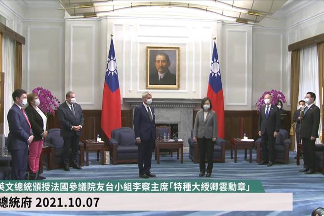 接見法國友台小組，蔡英文：歡迎更多政界及各領域人士來訪。（截取自總統府直播畫面）