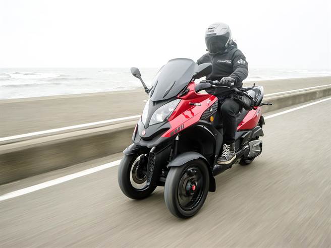 宏佳腾振兴优惠 全车系送原厂保养。(图/陈大任传真)