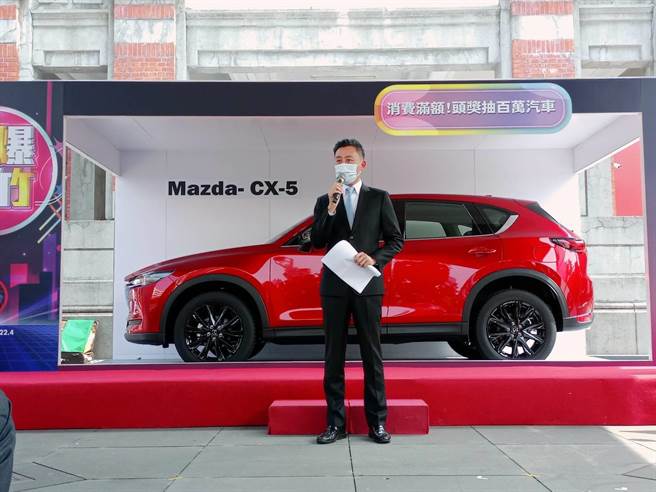 新竹市长林智坚希望大家不分蓝绿支持竹竹合併升格，让新竹先行，自己也会持续到新竹县请益，倾听民意。（邱立雅摄）