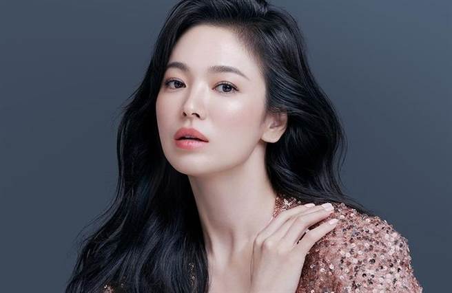 宋慧乔将满40岁，模样却和刚出道时清纯仙气的模样相去不远。(图/翻摄自宋慧乔IG)