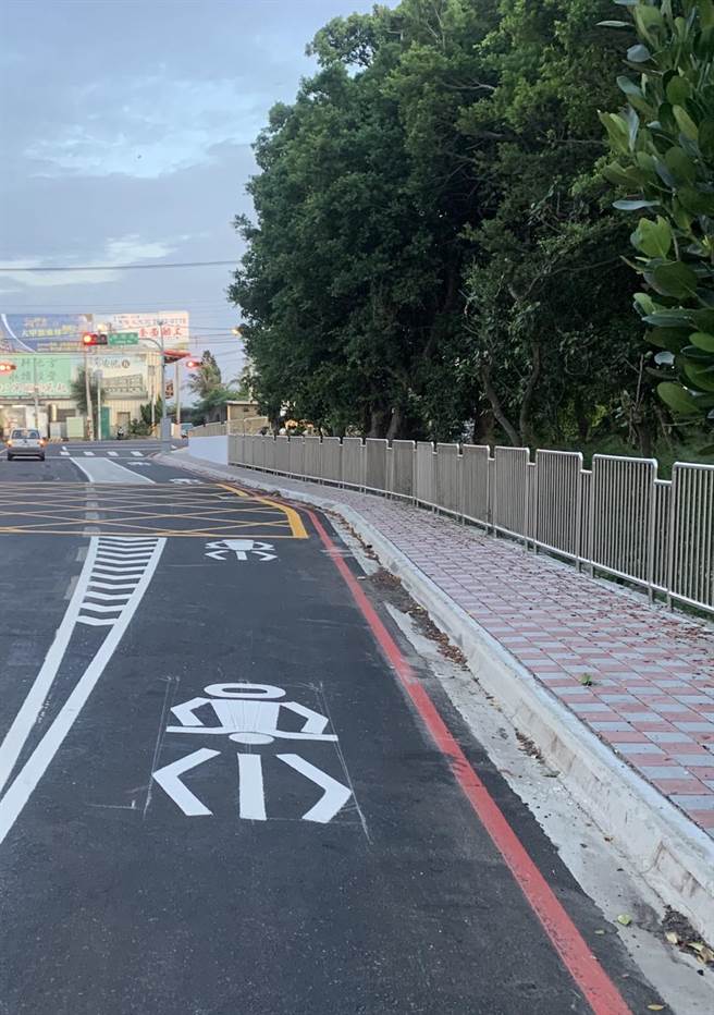 市議員李榮鴻極力爭取，大甲幼獅工業區幼九路已完成道路拓寬及爭設機車道。（市議員李榮鴻服務處提供／陳淑娥台中傳真）