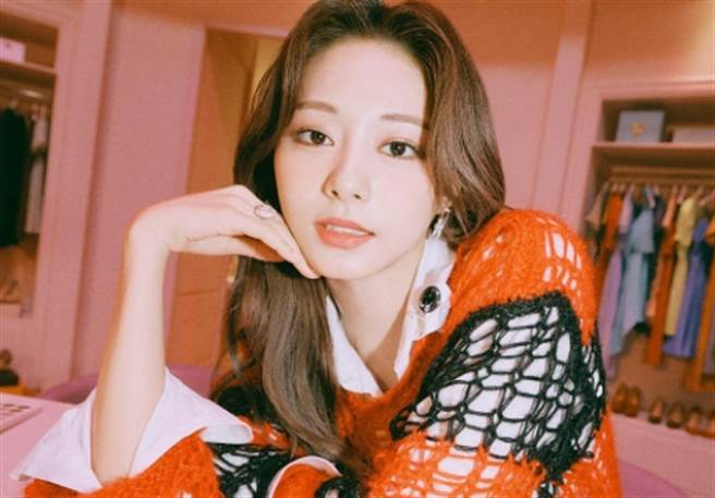 娜琏挤下子瑜获邀参加LV看秀机会。(图/翻摄自TWICE IG)