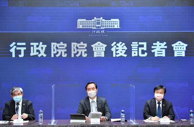 教育部今于行政院会报告班班有冷气政策推动情形，并于行政院会后记者会说明相关进度。（行政院提供）