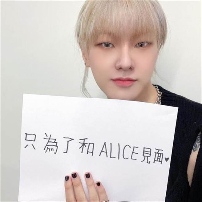 都韩势隔空对台湾粉丝喊话。（RICHINING提供）