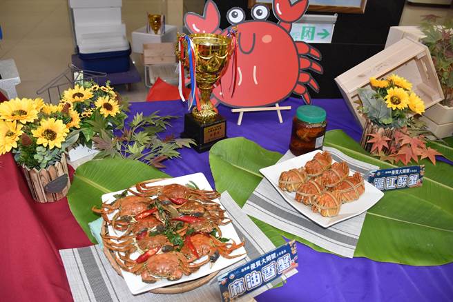 苗栗大閘蟹有多種吃法。（謝明俊攝）