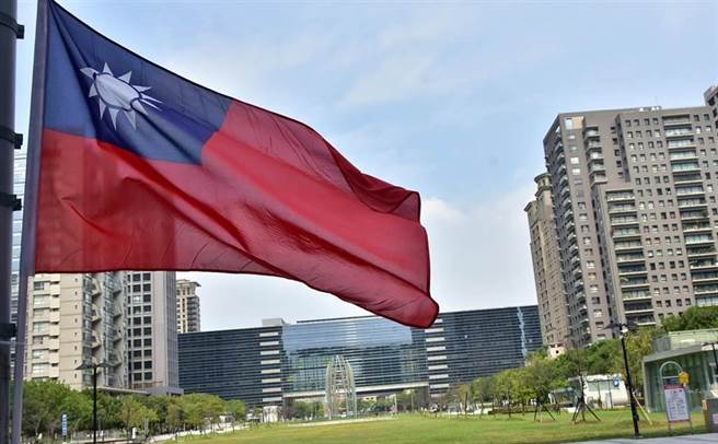 今年共插掛5656面國旗。(台中市政府提供)