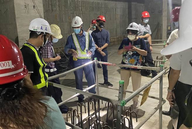 高市勞工局在雙十連假前夕，針對高風險工廠及營建工地展開勞檢。（高市勞工局提供／石秀華高雄傳真）