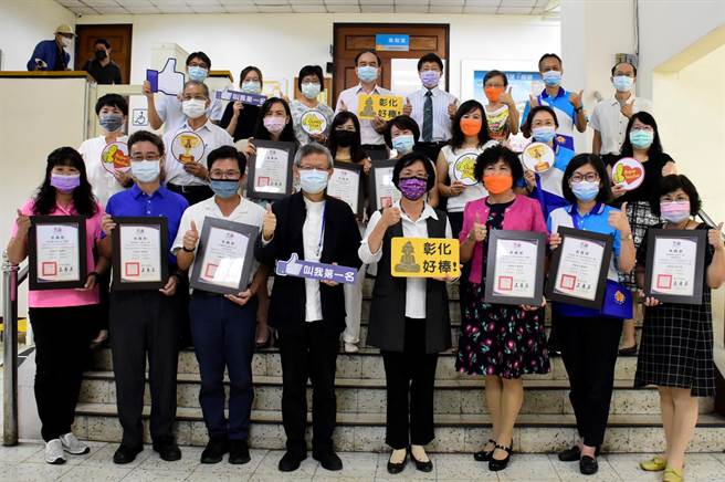 化县囊括全国8项阅读推手奖及1项阅读磐石学校，成果斐然。（吴敏菁摄）