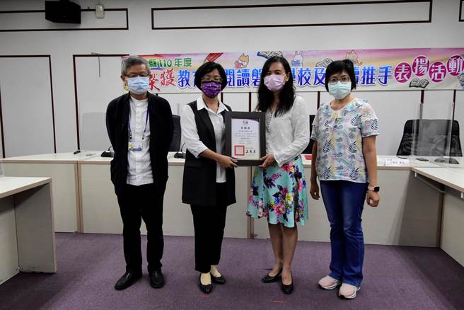 大西国小全校才6个班级，全校教职员都是阅读推手，拿下阅读磐石学校。（吴敏菁摄）