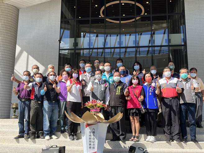 桃园市长郑文灿7日至八德生命纪念馆视察。（陈梦茹摄影）