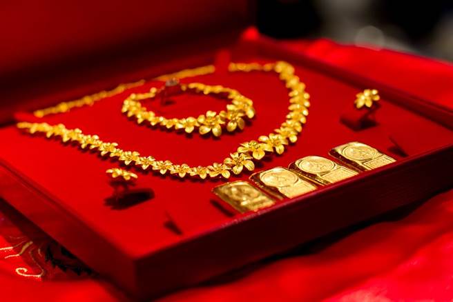 新竹一名男子在婚宴當天發現新娘與18萬聘金一起不見。（示意圖，達志影像/shutterstock）