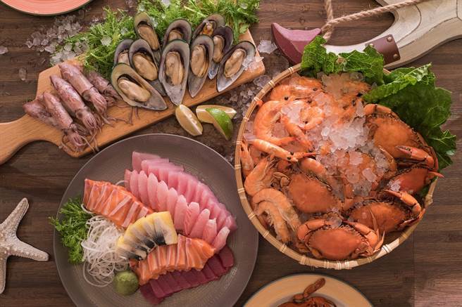 人气自助餐厅「汉来海港」加码推出使用五倍券的优惠，持五倍券用餐可享餐券买10送2。（汉来美食提供）
