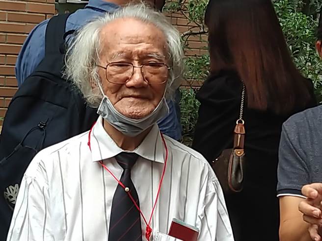 102歲的王德永，身體仍十分硬朗。（林雅惠攝）