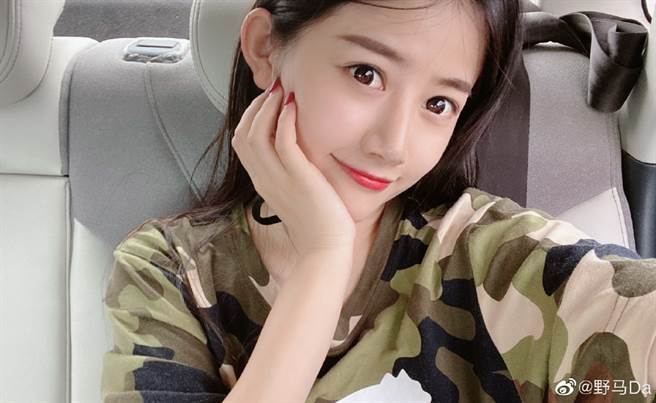 金米米靠着持续运动才瘦成如今的好身材。(取自金米米吧微博)