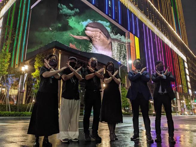 〈輪迴〉在裸視3D電視牆公開首播。（曹明正攝）