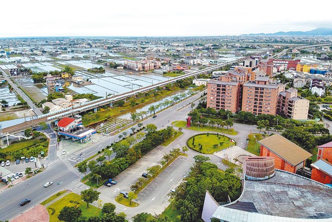 高铁延伸宜兰的选址问题争议不休，再扯出蓝营控民进党派系炒地皮风波。图为县政中心一带空拍照片。（本报资料照片）