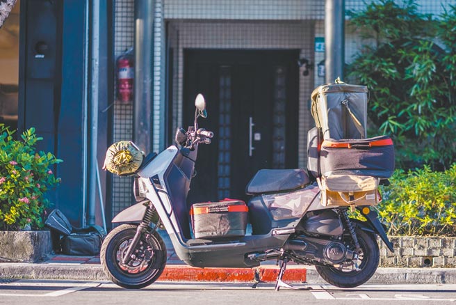 时下流行的机车露营，装备上车说走就走。（SYM提供）