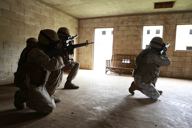 外傳美軍秘密駐台訓練國軍。對此，美國國防部不予評論，但表示美方支持與台灣的防衛關係，和台灣當前面臨的中國威脅一致，也敦促北京履行和平解決兩岸分歧的承諾。(圖/DVIDS)