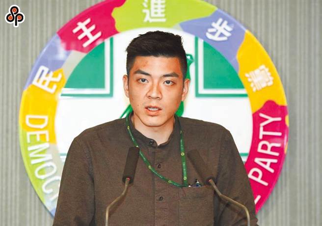 民进党干部吴浚彦等6人，3年前到警政署大门警徽上以红漆书写文字、在大门上泼洒红漆。（中时资料照）