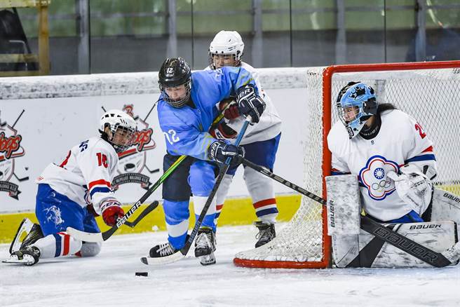 中华队跟对手在自家球门前激烈攻防。(©Diego Barbieri / FISG 提供)
