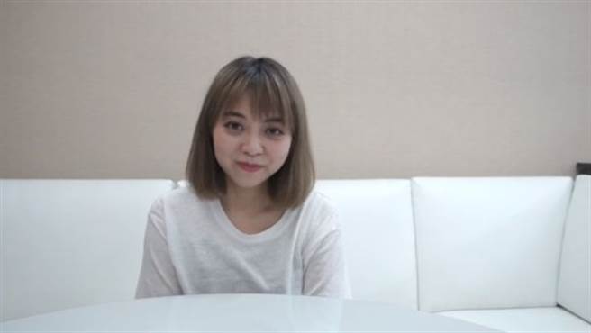 龍龍在暴哭前先忍不住笑出來。(圖/翻攝自龍龍的沒梗人生臉書)