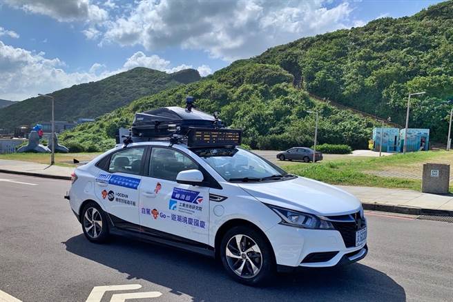 鸿海旗下鸿华先进宣布，以公司自驾开放平台为基础、搭载工研院资通所自驾感知系统软体的研发成果，将于8～11日于基隆海科馆潮境公园首度对外应用展示，每日上午提供民眾实车体验。（鸿华先进提供）