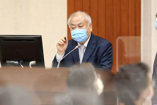 主計長朱澤民稱蚵仔麵線一碗20元引起風波。（圖／杜宜諳攝）